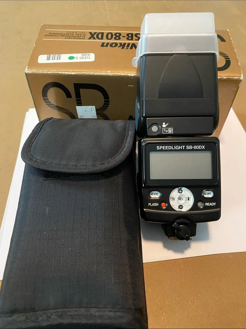 Nikon Speedlight SB-80DX Flash Unit in Black with White Diffuser